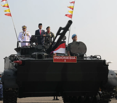 Jokowi: Saya Senang Kepercayaan Masyarakat ke TNI Selalu Urutan Teratas