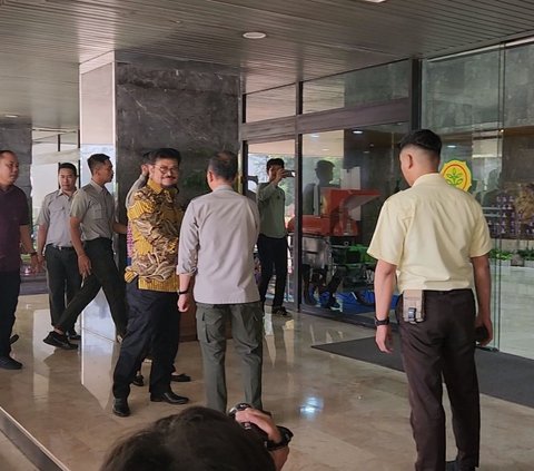 Hormat Syahrul Yasin Limpo di Kantor Kementan