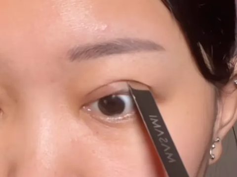 Menguak Cara Instan Makeup Artist Sulap Mata Jadi Tampak Besar