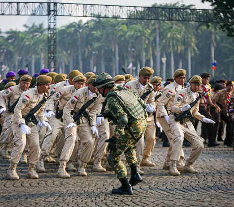 VIDEO: Momen Istri Panglima Yudo Asyik Goyang Jempol di HUT ke-78 TNI