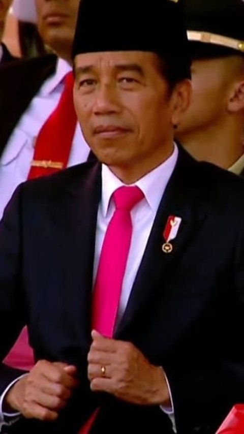 Setelah Goyang Ombak Panglima TNI, Kini Jokowi Pamer Goyang Jempol di HUT TNI ke-78<br>