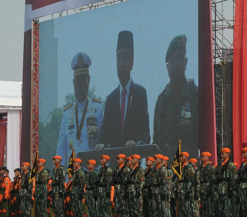 Setelah Goyang Ombak Panglima TNI, Kini Jokowi Pamer Goyang Jempol di HUT TNI ke-78