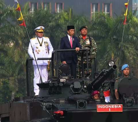 Setelah Goyang Ombak Panglima TNI, Kini Jokowi Pamer Goyang Jempol di HUT TNI ke-78