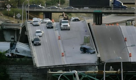 I-35W Bridge di Atas Sungai Mississippi (Jembatan di Minneapolis, Minnesota, AS)