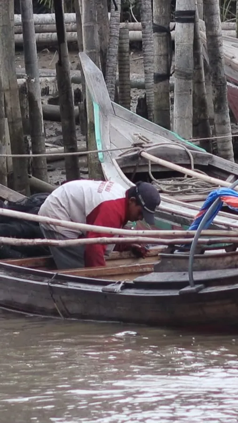Kabut Asap akibat Karhutla Kian Tebal, Nelayan di Jambi Berhenti Melaut