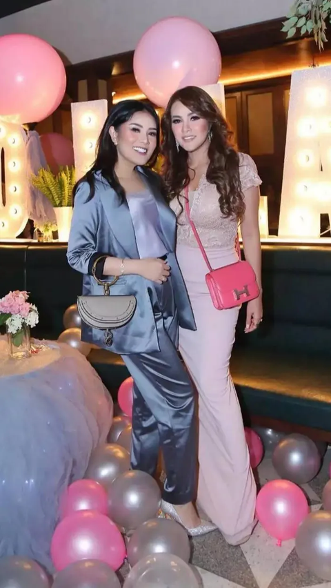 Once at odds, the portrait of Olla Ramlan and Nindy Ayunda as Besties again