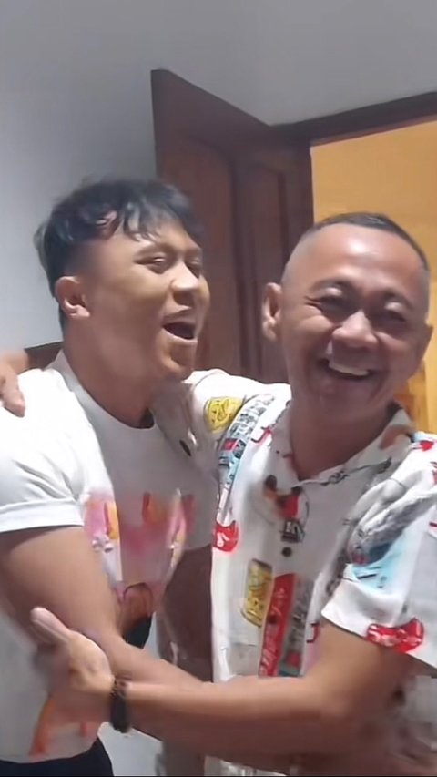 Sempat Berseteru, Ini Momen Food Vlogger Juju dan Bang Madun 'Nyak Kopsah' Damai Pelukan Erat