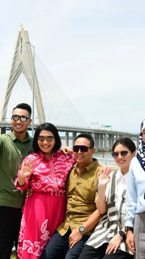 Andika bersama istri dan kedua anaknya kemudian melanjutkan perjalanan ke pusat kota Bandar Seri Begawan. <br>