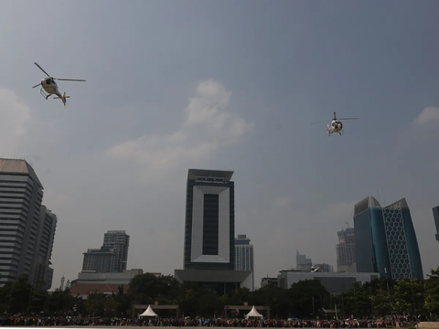 FOTO: Mendebarkan! Atraksi Udara Helikopter, Jet Tempur F-16 hingga Hercules Unjuk Kebolehan di HUT ke-78 TNI