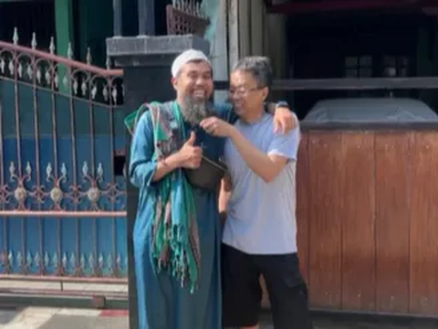 Powerful Moment and Anton, former member of Sheila On 7, Reunited at Warung Indomie, the Ending Makes Netizens Emotional