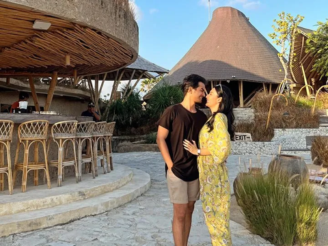 Intip Deretan Momen Mesra Tyas Mirasih dan Tengku Tezi saat Honeymoon, Didoakan Segera Dapat Momongan