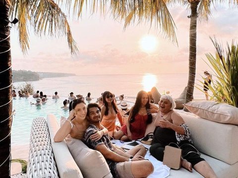 Intip Deretan Momen Mesra Tyas Mirasih dan Tengku Tezi saat Honeymoon, Didoakan Segera Dapat Momongan