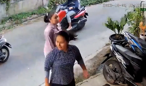 Sayang emak-emak tersebut gagal menangkap pelaku pencurian yang berhasil kabur.