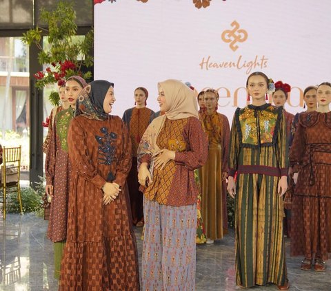 See the Collection of Oriental Ethnic Clothing with Classic Colors