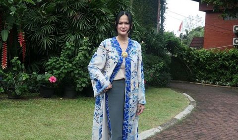 Penampilan Donna Harun mencuri perhatian netizen. Potretnya dipuji cantik.<br>