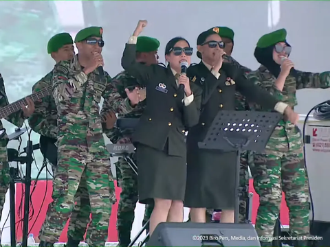 Moment of Military Music Car Passing during the 78th TNI Anniversary Parade, Singing the Song 'Presiden Ngopi, Panglima Ngopi', Here's Jokowi's Reaction