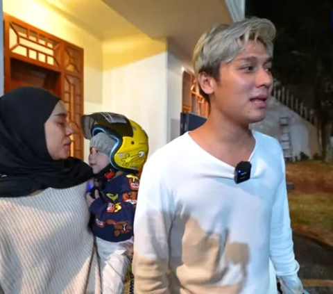 Potret Lucu & Menggemaskan Anak Lesti Kejora dan Rizky Billar Diajak Naik Motor ke Warung Kopi