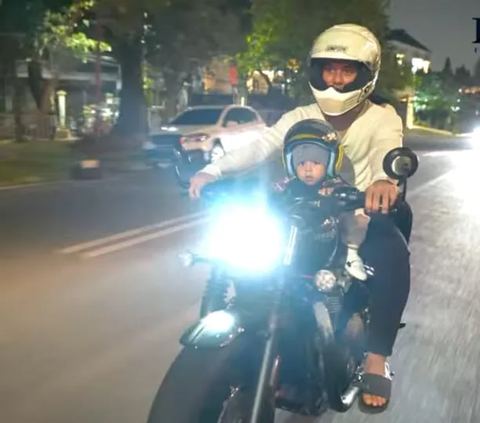 Potret Lucu & Menggemaskan Anak Lesti Kejora dan Rizky Billar Diajak Naik Motor ke Warung Kopi