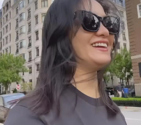Pesona Ririn Ekawati saat Liburan di Chicago, Netizen 'Kecantikannya Gak Bisa Luntur'