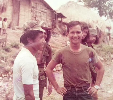 Prabowo mengawali karier militernya di TNI Angkatan Darat pada tahun 1974 sebagai seorang Letnan Dua. Ia bertugas di Komando Pasukan Sandi Yudha (Kopassandha), pasukan khusus Angkatan Darat pada saat itu.<br>