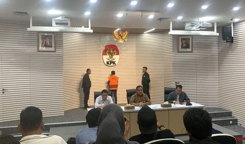 Firli menjelaskan, awal mula kasus ini terjadi pada 2019 saat Lutfi bersama dengan salah satu keluarga intinya mengondisikan proyek-proyek yang akan dikerjakan Pemerintah Kota Bima.