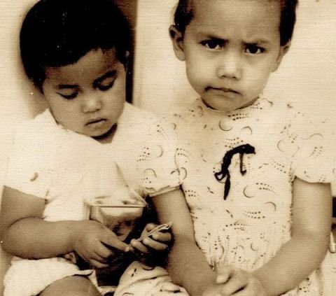 Ratna Sarumpaet lahir di Tarutung, Tapanuli Utara, pada 16 Juli 1949. Ia lahir dari pasangan Saladin Sarumpaet dan Julia Hutabarat. Anak perempuan di sebelah kanannya adalah potret Ratna Sarumpaet semasa kecil.