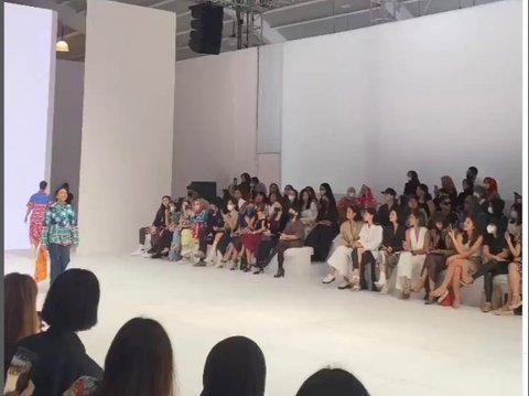 Warisi Darah Seni Ariel NOAH, Ini Deretan Momen Alleia dari Nyanyi hingga Catwalk