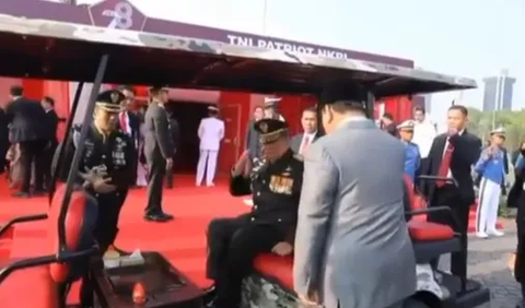 Dalam video yang dibagikan, Presiden ke-6 RI itu terlihat tampil sangat gagah menggunakan seragam PDU I.