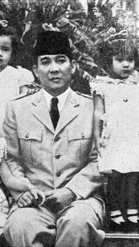 Terlebih sang ayah, Ir. Soekarno yaitu Presiden Republik Indonesia yang pertama. Beliau juga merupakan bapak Proklamator Indonesia.