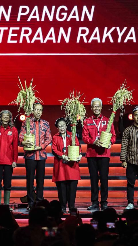 Mengikuti jejak sang ayah, Megawati juga terjun di dunia politik. Kiprahnya di dunia politik dan pemerintahan pun tidak perlu diragukan lagi.<br>