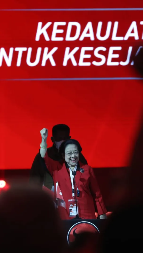 Megawati menjadi putri dari Presiden Indonesia pertama yang kemudian menjadi Presiden Indonesia. <br>