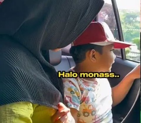 Haru! Online Taxi Driver Gives Free Rides to Mother & Child Who Want to Explore Jakarta, Riding a Car for the First Time