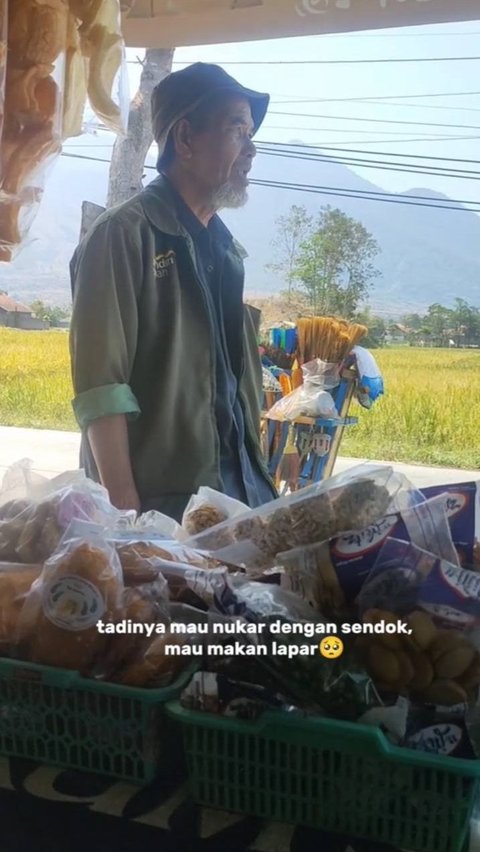 Viral Momen Pilu Kakek Penjual Perabotan Ingin Tukar Sendoknya Demi Sesuap Nasi