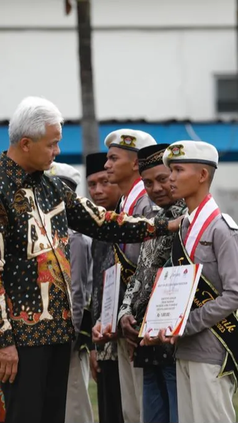 Kunjungi Ponpes se-Bekasi Raya, Ganjar Pastikan Santri Terima Pelatihan Tingkatkan Kemampuan <br>