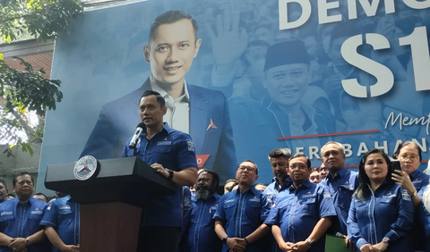 <br>Sementara itu, pemerintah justru diuntungkan bila Demokrat bergabung. 