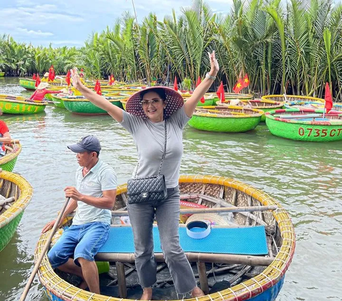 Serunya Bella Saphira Naik 'Coconut Basket Boat' di Vietnam, Potret Cantiknya Bikin Salfok