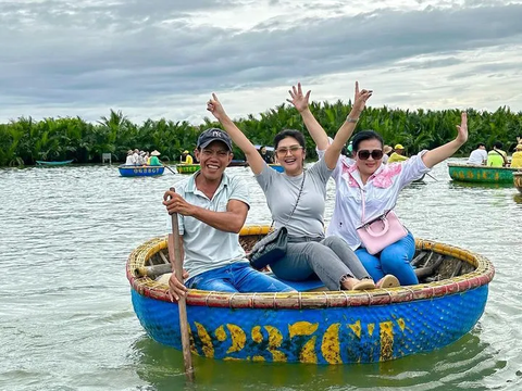 Serunya Bella Saphira Naik 'Coconut Basket Boat' di Vietnam, Potret Cantiknya Bikin Salfok