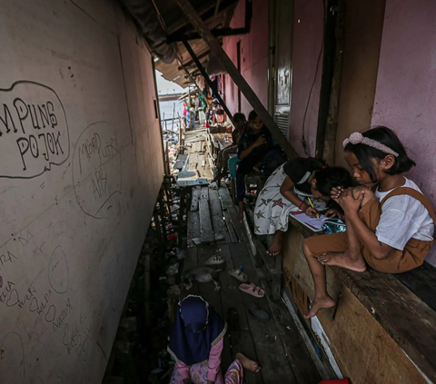 FOTO: Menengok Kehidupan Warga Kampung Apung di Muara Baru Jakarta