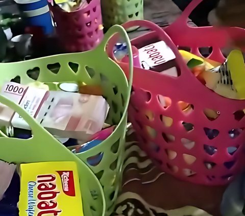 Viral! Maulid Nabi Study Group in Madura Receives 'Sultan' Basket: Complete Groceries + A Handful of Red Money and Blue Money Trees Worth Millions