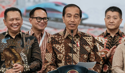 Jokowi menegaskan Pemilu harus berjalan dengan senang. Sebab, pesta demokrasi itu akan terus berlangsung setiap lima tahun sekali. Maka dari itu, dia berharap tak ada yang berselisih satu sama lain.<br>