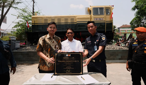 EVP Daop 6 Yogyakarta Bambang Respationo mengatakan, keberadaan lokomotif tersebut sebagai salah satu upaya peningkatan pelayanan Monumen Lokomotif D 301 76 dipasang manis tepat di halaman depan Stasiun Solo Balapan yang dapat disaksikan pengunjung ataupun pejalan kaki.