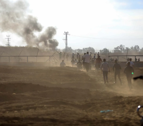 FOTO: Panas! Momen Pasukan Hamas Palestina Hancurkan Tank dan Rebut Kendaraan Militer Israel