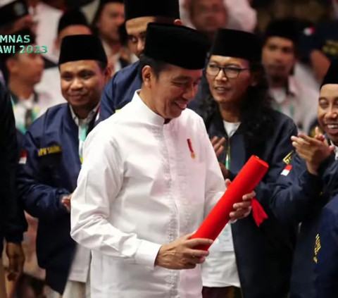 Jokowi Geleng-Geleng Kepala: Di Bawah Masih Ramai, Di Atas Sudah Ngopi Bareng