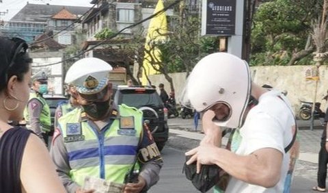 Dia mengakui, masih dibutuhkan kampanye yang lebih luas lagi melalui berbagai media agar ketentuan itu makin dipatuhi oleh WNA yang ada di Bali.<br>