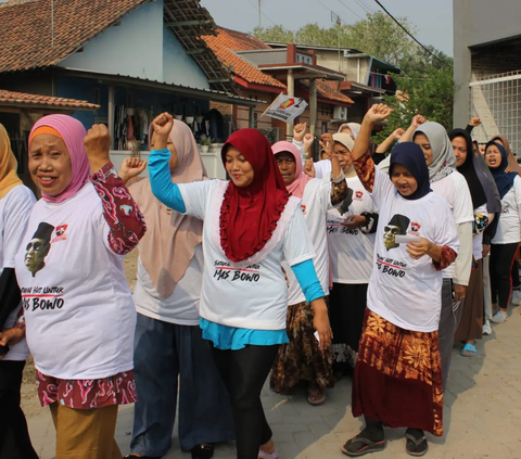 Potret Kompak Relawan 'Mas Bowo' Jalan Santai dan Bagikan Sembako di Kota Cilegon