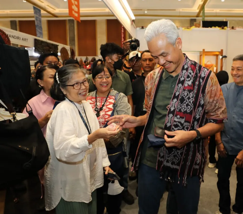 Mantan Gubernur Jawa Tengah dua periode itu pun mengaku senang karena kualitas UMKM yang tampil di Pameran Inacraft semakin bervariasi dan berkualitas.