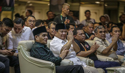 Hal itu memperlebar selisih Prabowo bila bertemu dengan Ganjar di putaran kedua yakni sebesar 6,3 persen. <br>