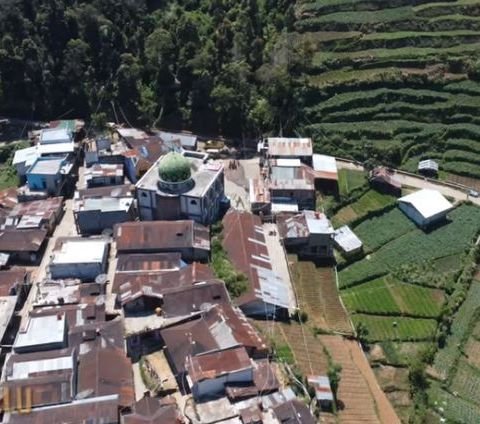 Desa Terpencil di Kabupaten Batang Ini Hanya 8 Jam Terkena Sinar Matahari, Ini Penyebabnya