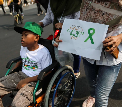 FOTO: Antusiasme Anak-Anak Pengidap Celebral Palsy Ikut Kampanye di Car Free Day