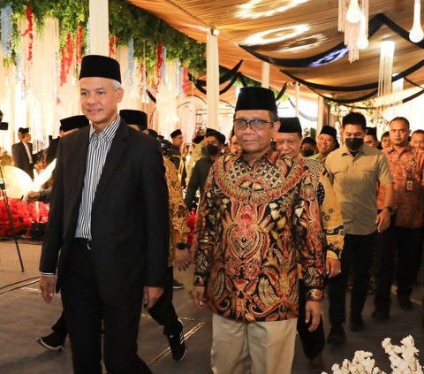 Momen Ganjar dan Mahfud Kembali Menunjukkan Keakraban: Dekat Banget